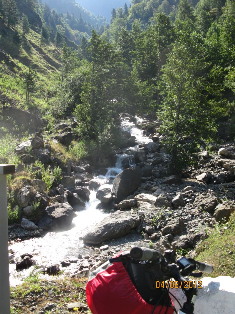Bach_speist_den_fluss_Radtourpartnerin_gesucht Bach_speist_den_fluss_Radtourpartnerin_gesucht