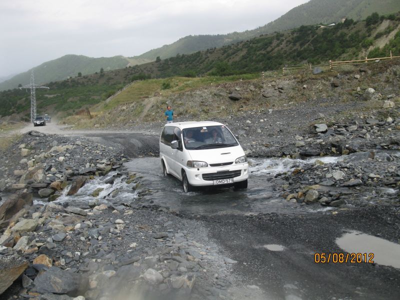 Minibus_überquert_den_Fluss_Radlerpartnerin_gesucht Minibus_überquert_den_Fluss